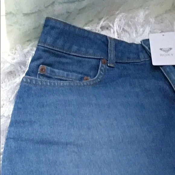New Women’s Roxy Summer Ready Cut Off Hem High Rise Denim Jean Shorts - Picture 5 of 7